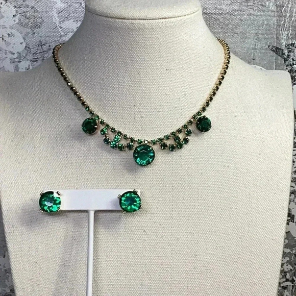 Green and Gold Rhinestone Set Necklace and Earrings 1950’s style Bling - Picture 1 of 4